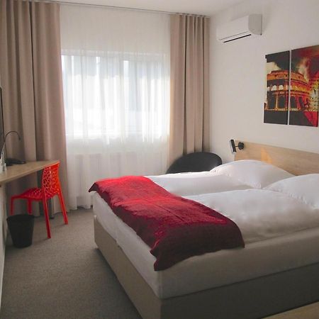 Hotel Kapitol Мост Екстериор снимка