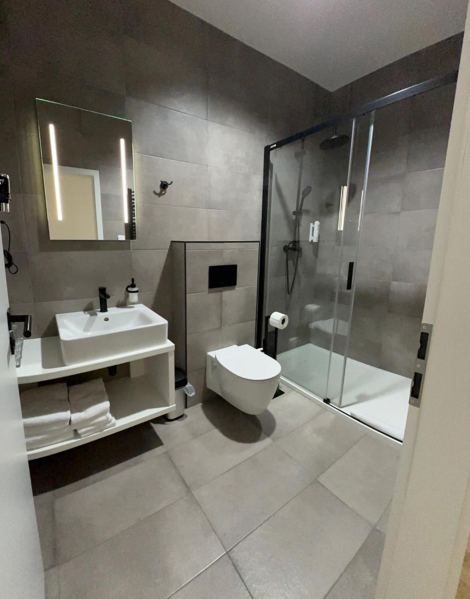Hotel Kapitol Мост Екстериор снимка
