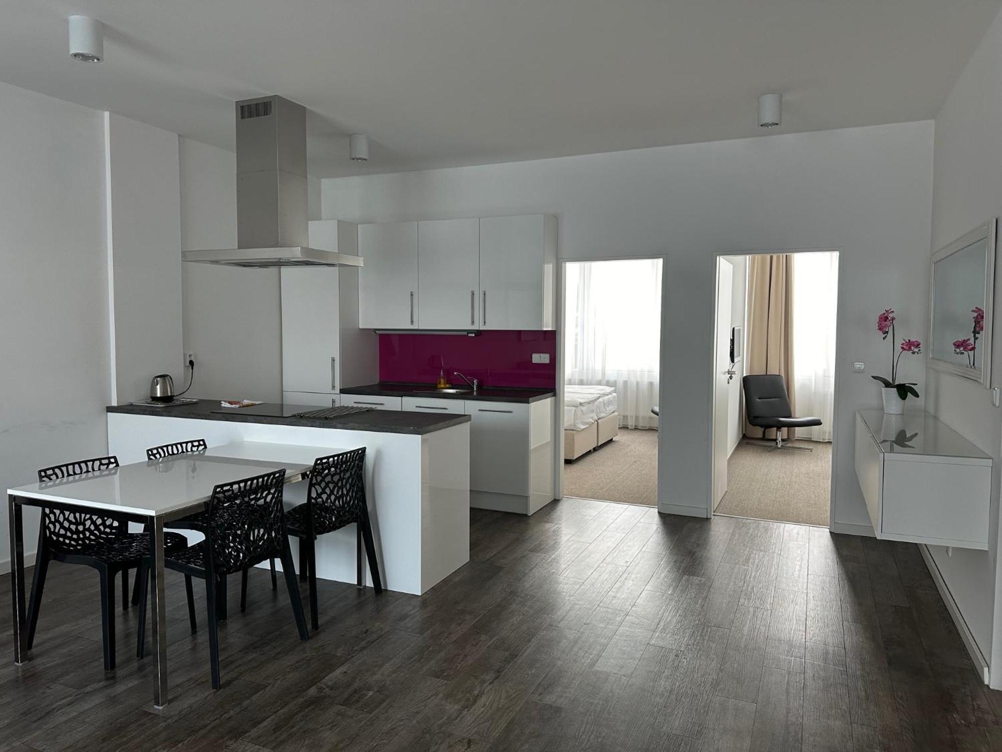 Hotel Kapitol Мост Екстериор снимка