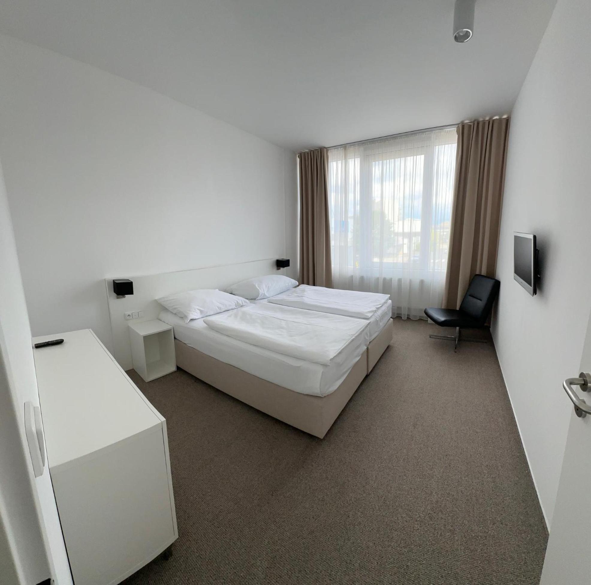 Hotel Kapitol Мост Екстериор снимка