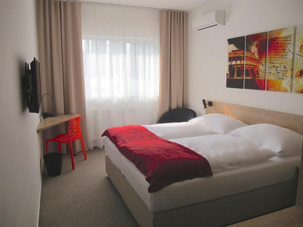 Hotel Kapitol Мост Екстериор снимка