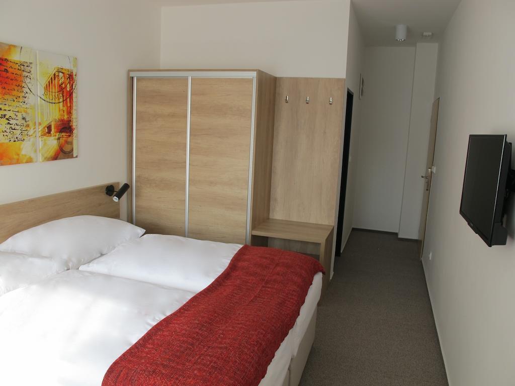 Hotel Kapitol Мост Стая снимка